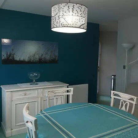 A 50m De La Agon-Coutainville