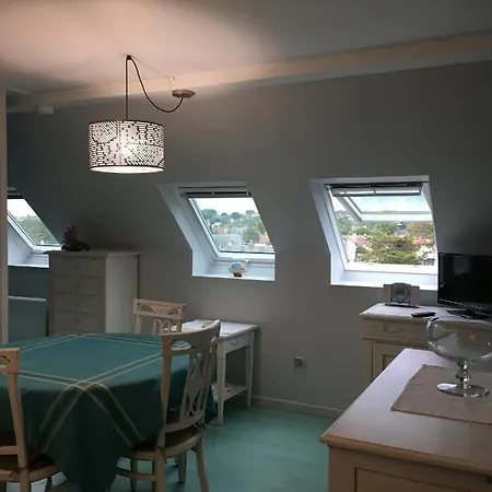 A 50m De La Apartment *