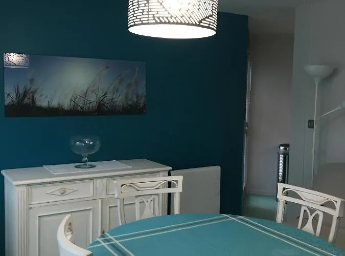 A 50m De La Agon-Coutainville